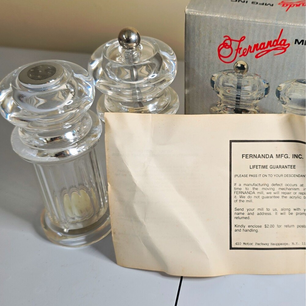 Fernanda MFG Inc. KP726 5-1/2in Clear Acrylic Salt Shaker & Pepper Mill Set